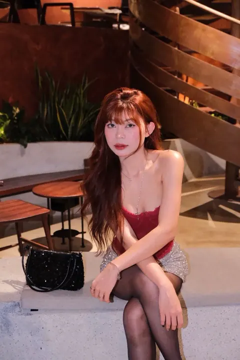 Play out at night on her YapMeet profile card